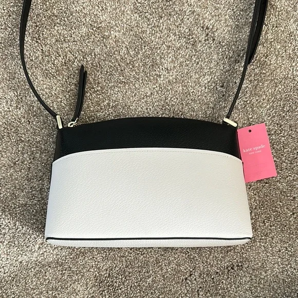 Kate Spade Black and White Crossbody Bag with Elegant Design - Picture 3 of 6